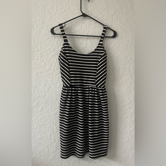 Francesca’s Black and White textured fit and flare dress - Small - Picture 1 of 10